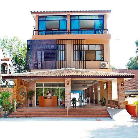 Sea Breeze Guest House Cha-Am Exteriör bild