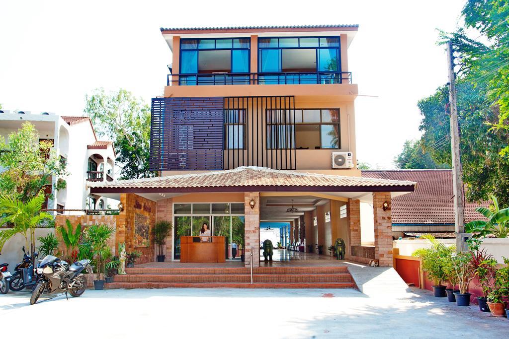 Sea Breeze Guest House Cha-Am Exteriör bild